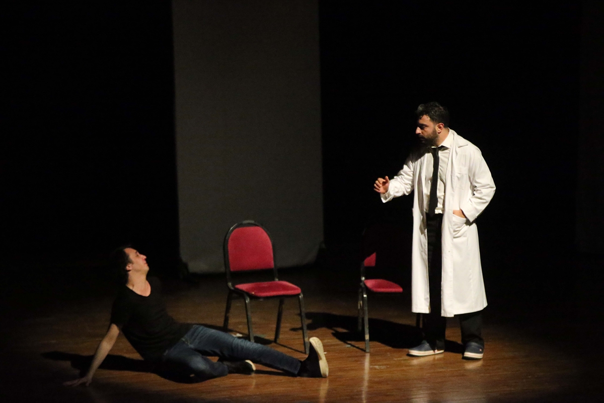 Muğla'da bağımlılıkla mücadele kapsamında "Umut" adlı tiyatro oyunu sahnelendi