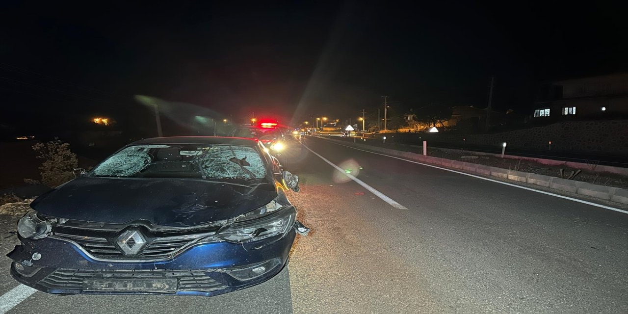 Uşak Eşme’de Yolun Karşısına Geçen 3 Yaya Otomobilin Çarpmasıyla Hayatını Kaybetti.