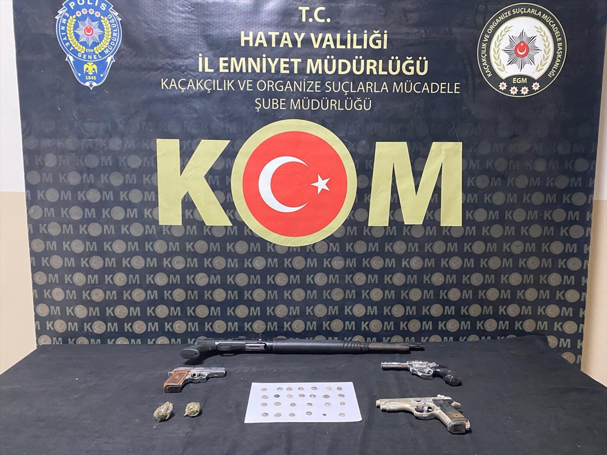 Hatay'da 2 şüpheli kargoyla tarihi eser göndermeye çalışırken yakalandı