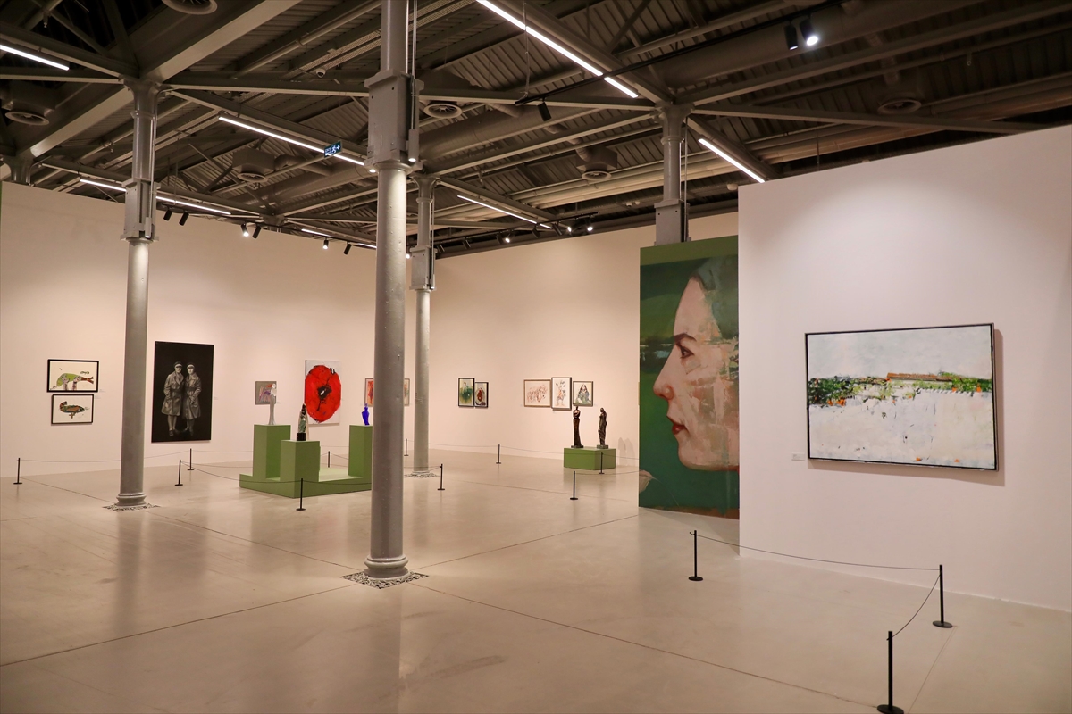 "Kolektifin Belleği: İBB Koleksiyonları" sergisi Artistanbul Feshane'de sanatseverlerle buluştu