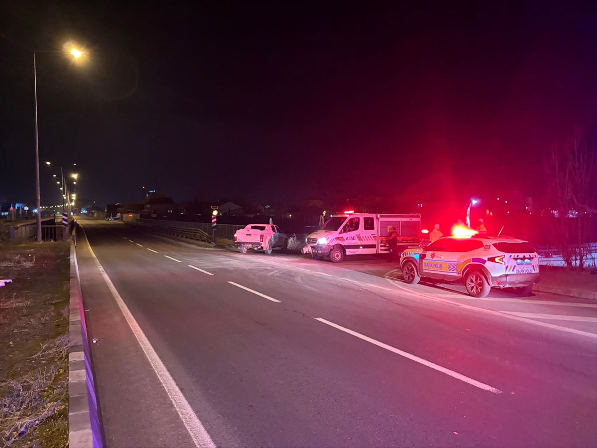 Ağrı'da nehre düşen pikaptaki 5'i düzensiz göçmen 7 kişi yaralandı