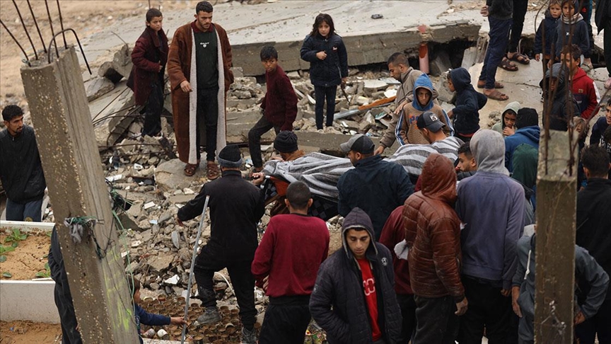 Gazze'deki hükümet: Hava şartları ve çöken binalar nedeniyle ölen ve kaybolanların sayısı 12’ye ulaştı