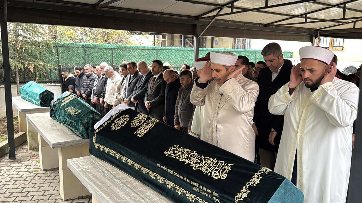 Pendik'te yangında ölen 3 çocuk son yolculuğuna uğurlandı