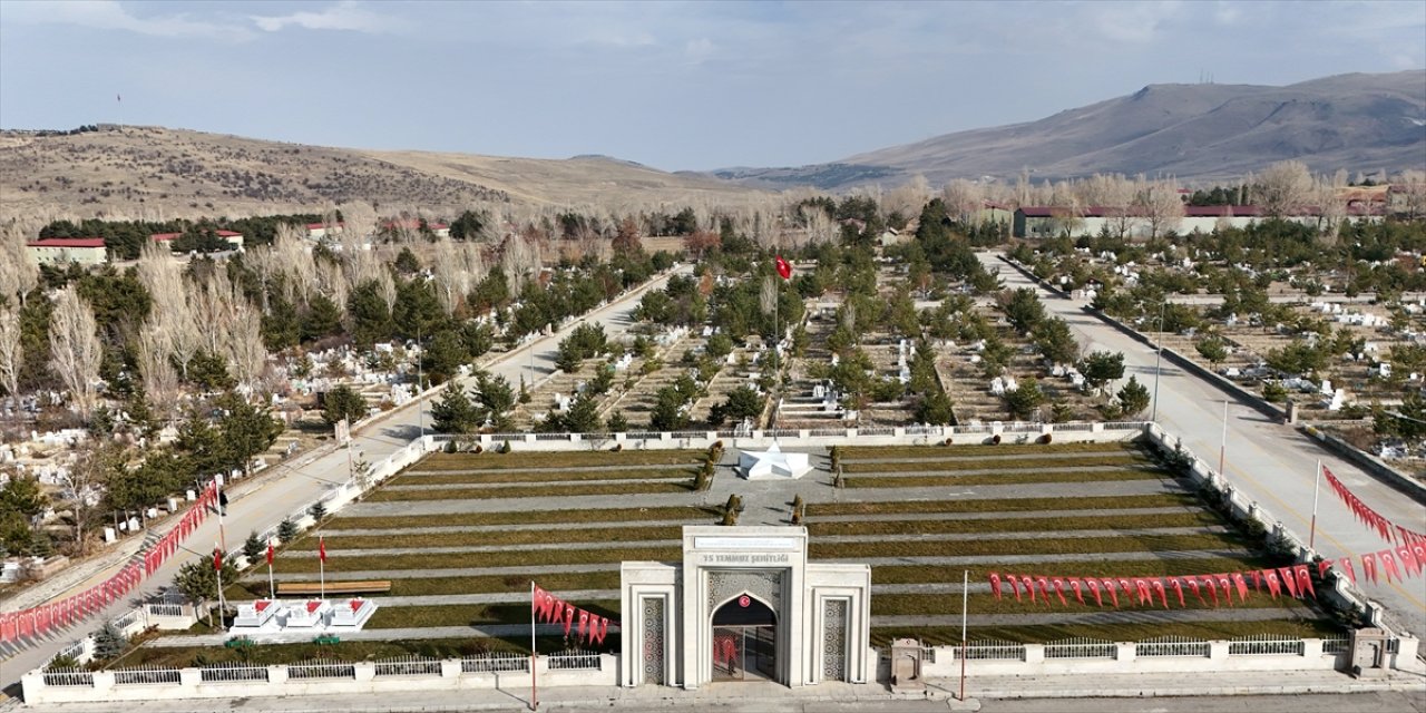 Erzurum’daki şehitliklerde bakım ve yenileme çalışmaları tamamlandı