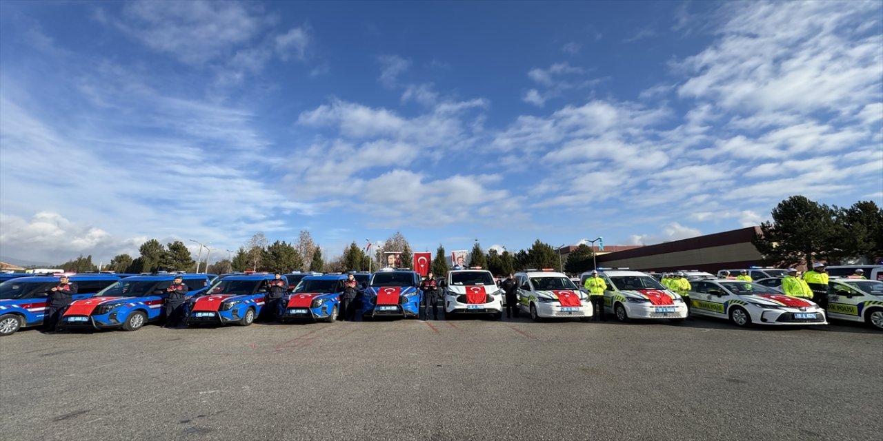 Çorum’da 123 Yeni Hizmet Aracı Polis ve Jandarmaya Teslim Edildi