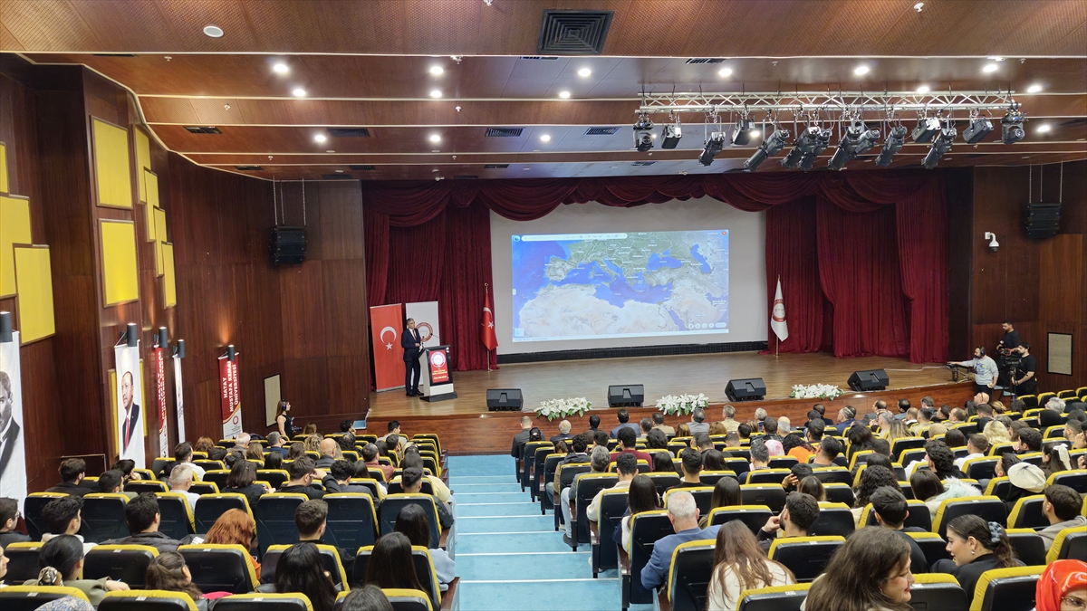Hatay'da "Doğu Akdeniz’de Güvenlik, Ticaret ve Yaşam" söyleşisi düzenlendi