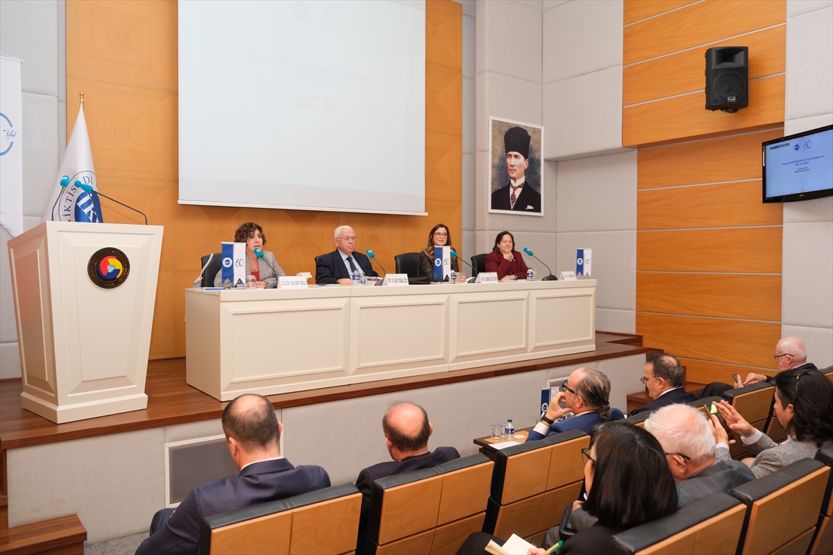 Ankara'da "Türkiye-AB İlişkilerinin Yol Haritası ve İKV'nin Rolü" başlıklı toplantı düzenlendi