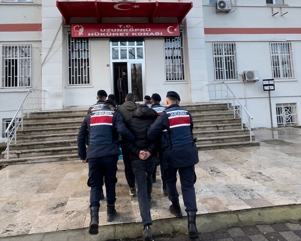 Edirne'de göçmen kaçakçılığı iddiasıyla 3 kişi tutuklandı