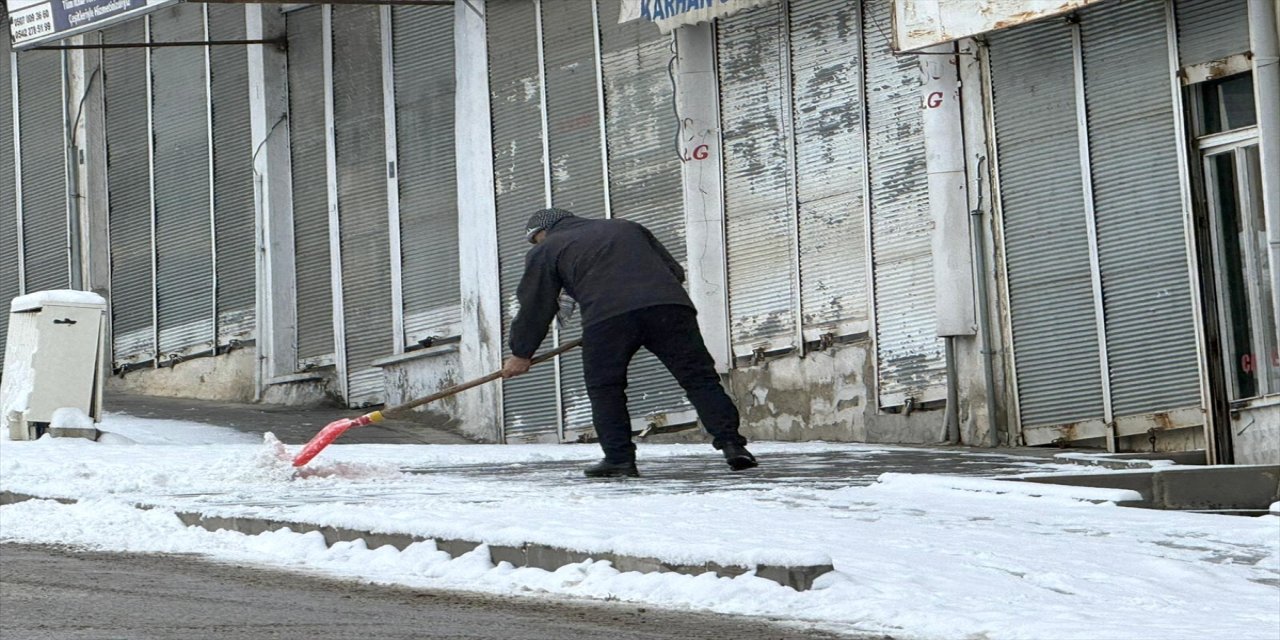 Van ve Hakkari’de 172 yerleşim yoluna kar engeli, Muş’ta kapalı köy yolları açıldı