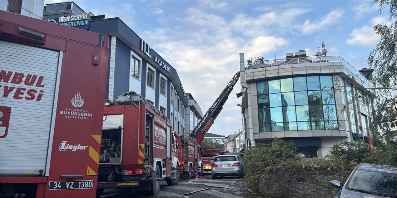 Ataşehir'de Çıkan Yangın Söndürüldü.