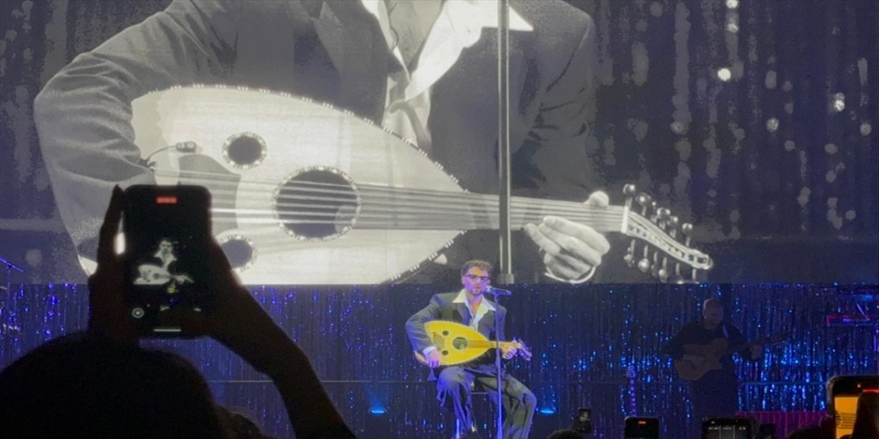 Filistinli şarkıcı Saint Levant "Özgür Filistin" çağrısı yaptı.