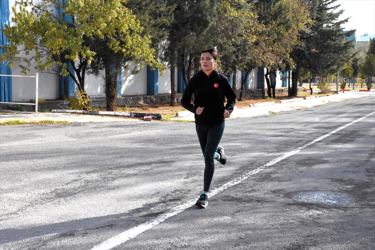 Dünya ve Türkiye şampiyonu milli atlet İnci Kalkan yeni başarılara koşuyor: