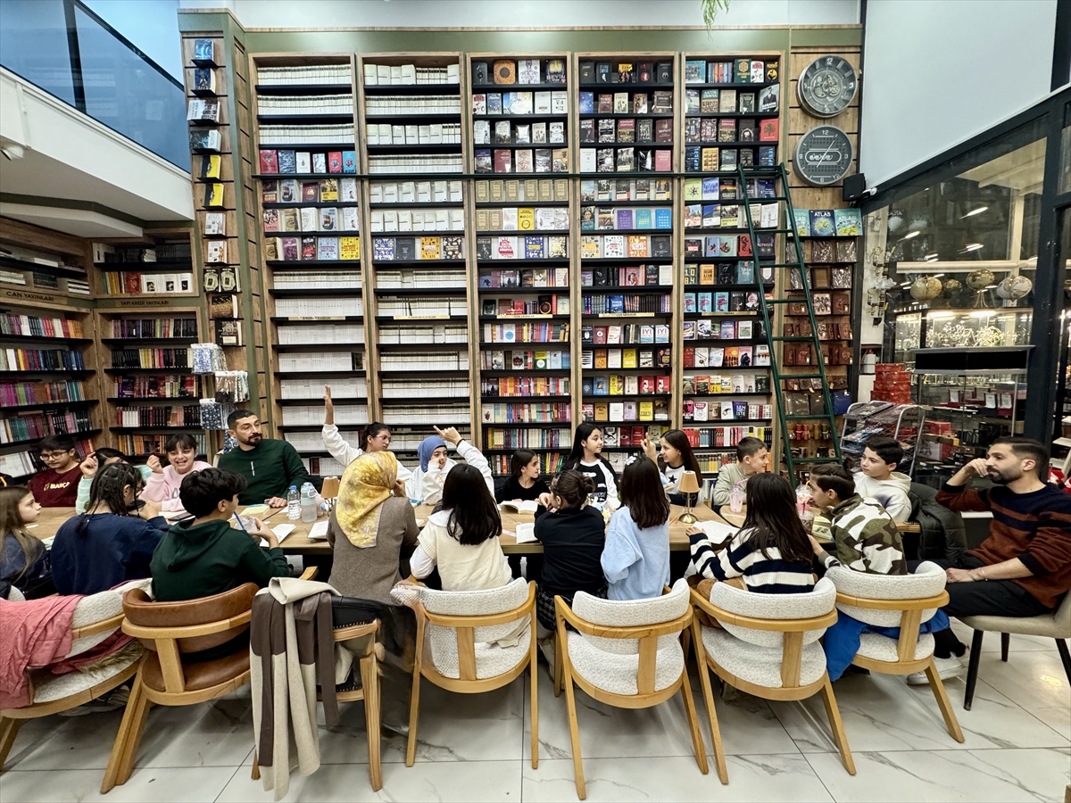 Öğretmenler "kitap tahlili" ile öğrencilere okuma alışkanlığı kazandırıyor