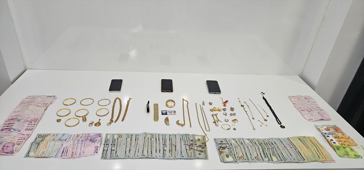 Mersin'de dolandırıcılık yaptıkları iddiasıyla 28 zanlı tutuklandı