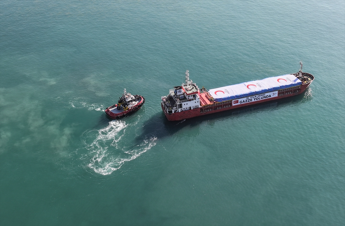 Türk Kızılayın Gazze için hazırladığı 19. "İyilik Gemisi" Mersin limanından uğurlandı