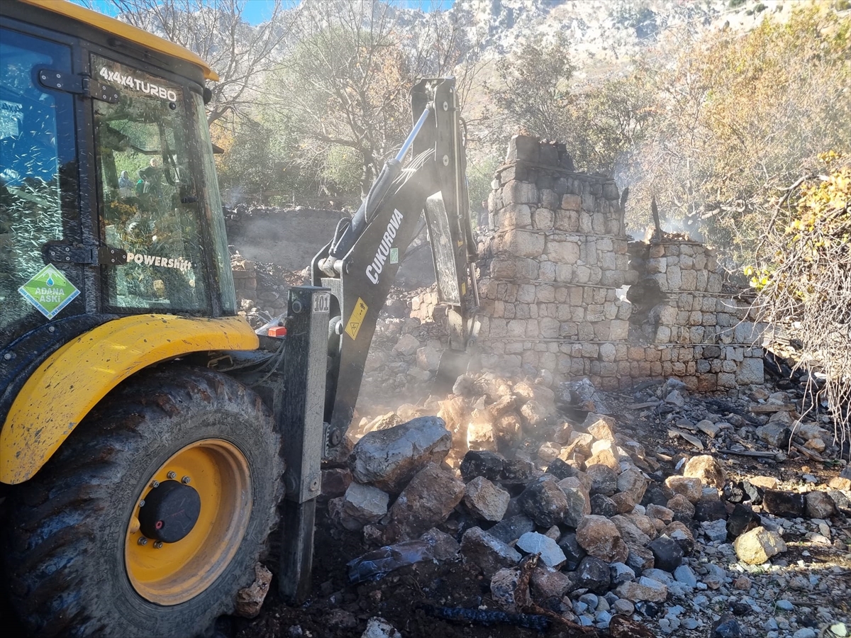 Adana'da evinde çıkan yangında 85 yaşındaki kadın hayatını kaybetti