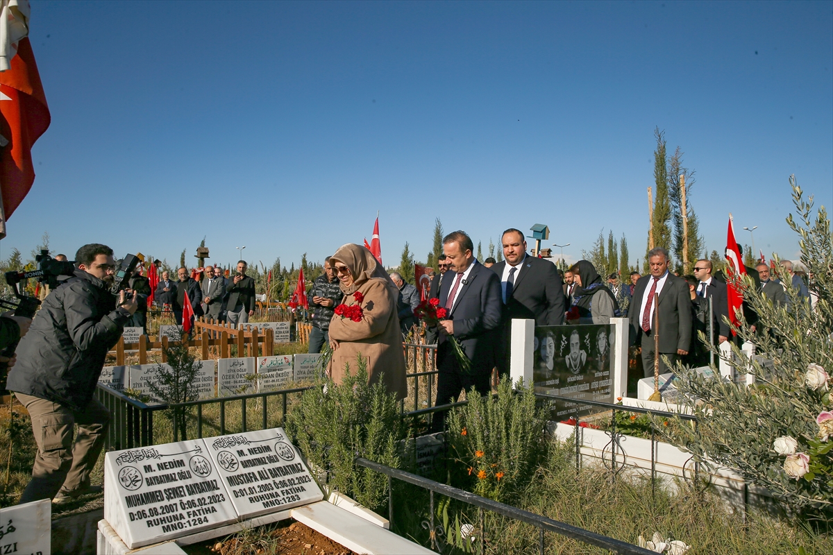 Anahtar Parti Genel Başkanı Ağıralioğlu, Adıyaman'da Deprem Şehitliği'ni ziyaret etti