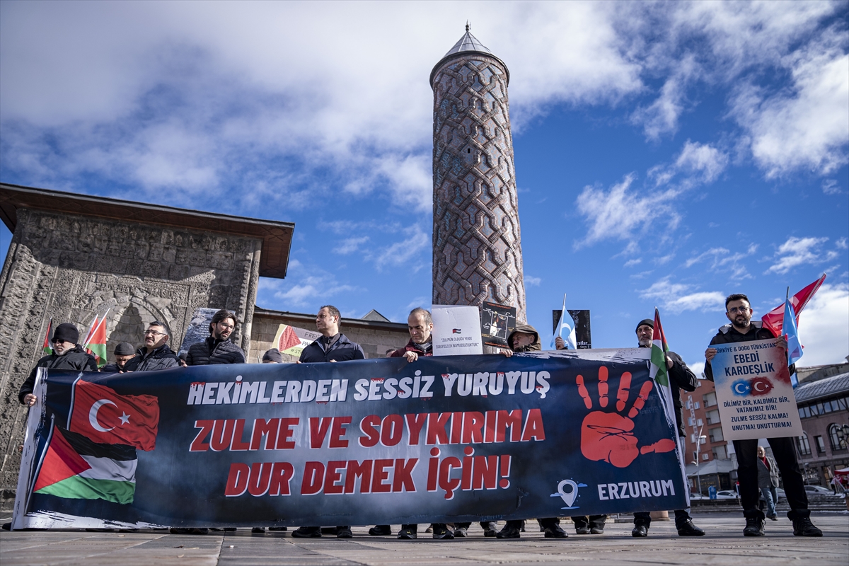 Erzurum'da sağlık çalışanları 109 haftadır Gazze için "sessiz yürüyüş"lerini sürdürüyor