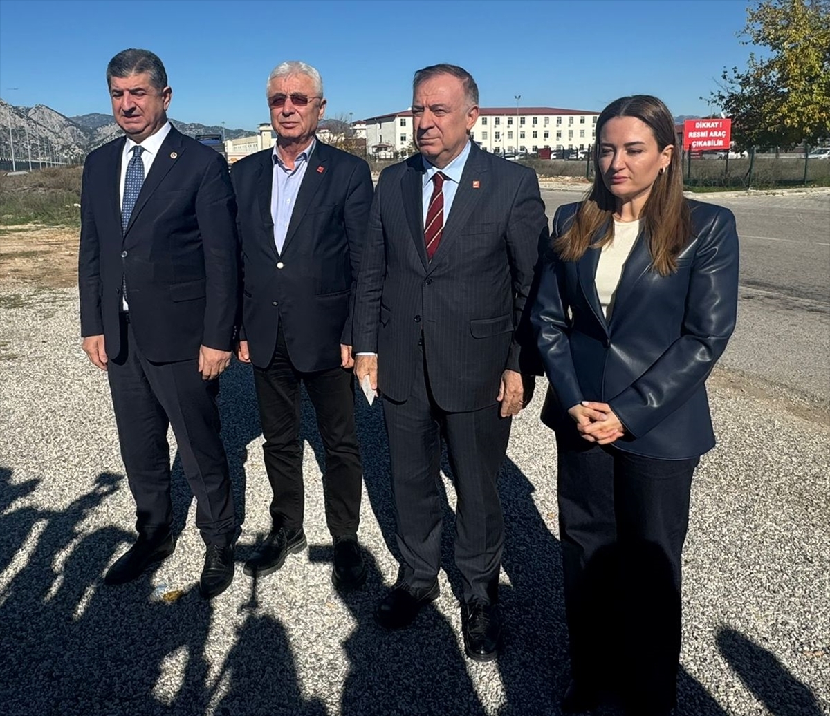 CHP Genel Başkan Yardımcısı Zeybek, Muhittin Böcek'i cezaevinde ziyaret etti