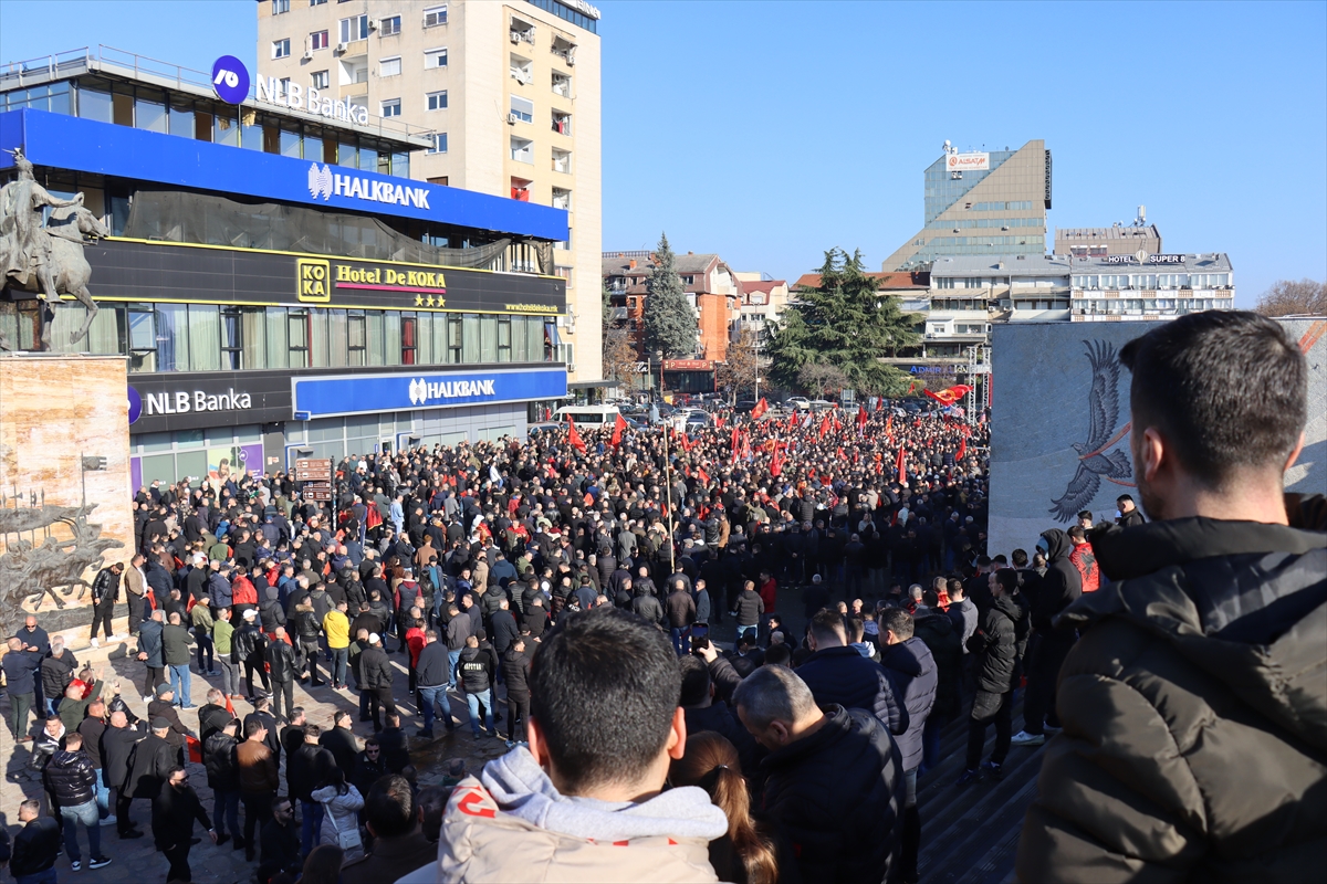 Lahey'de yargılanan eski Kosova Kurtuluş Ordusu komutanları için Üsküp'te destek gösterisi
