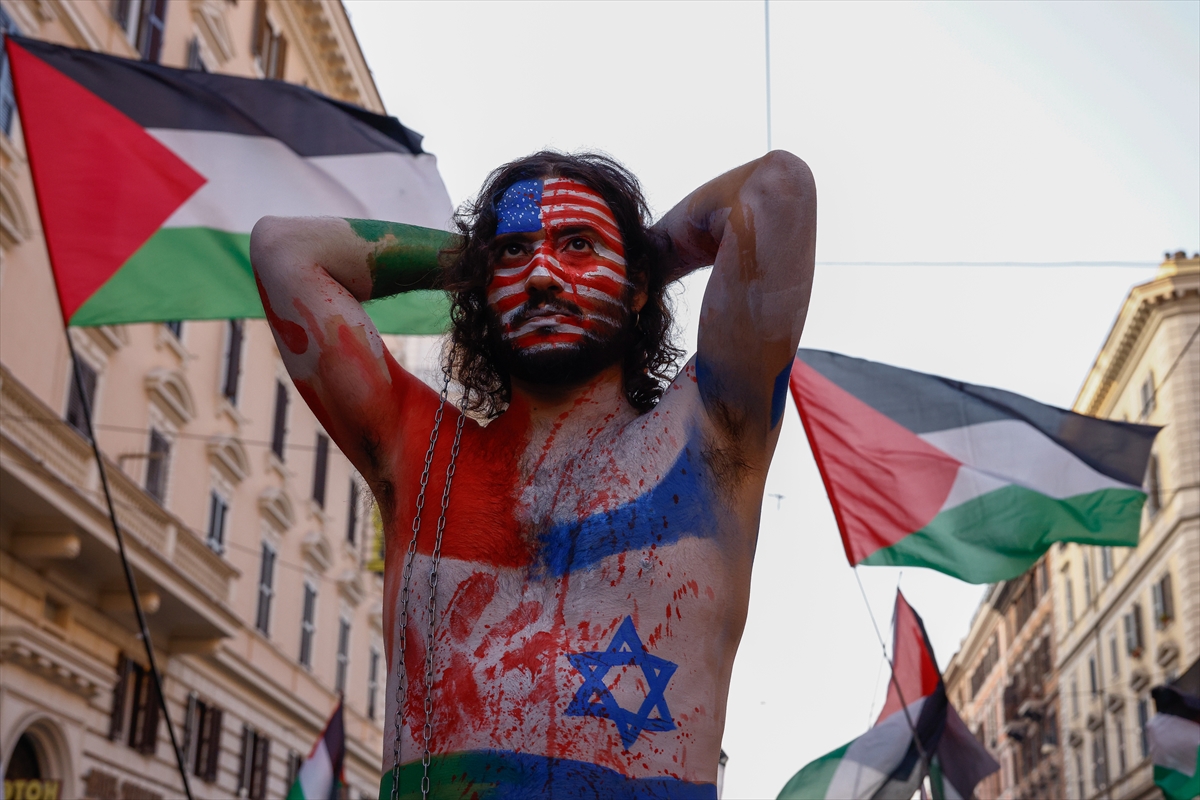 İtalya'da "Filistinlilere yönelik soykırım dursun" yürüyüşü yapıldı