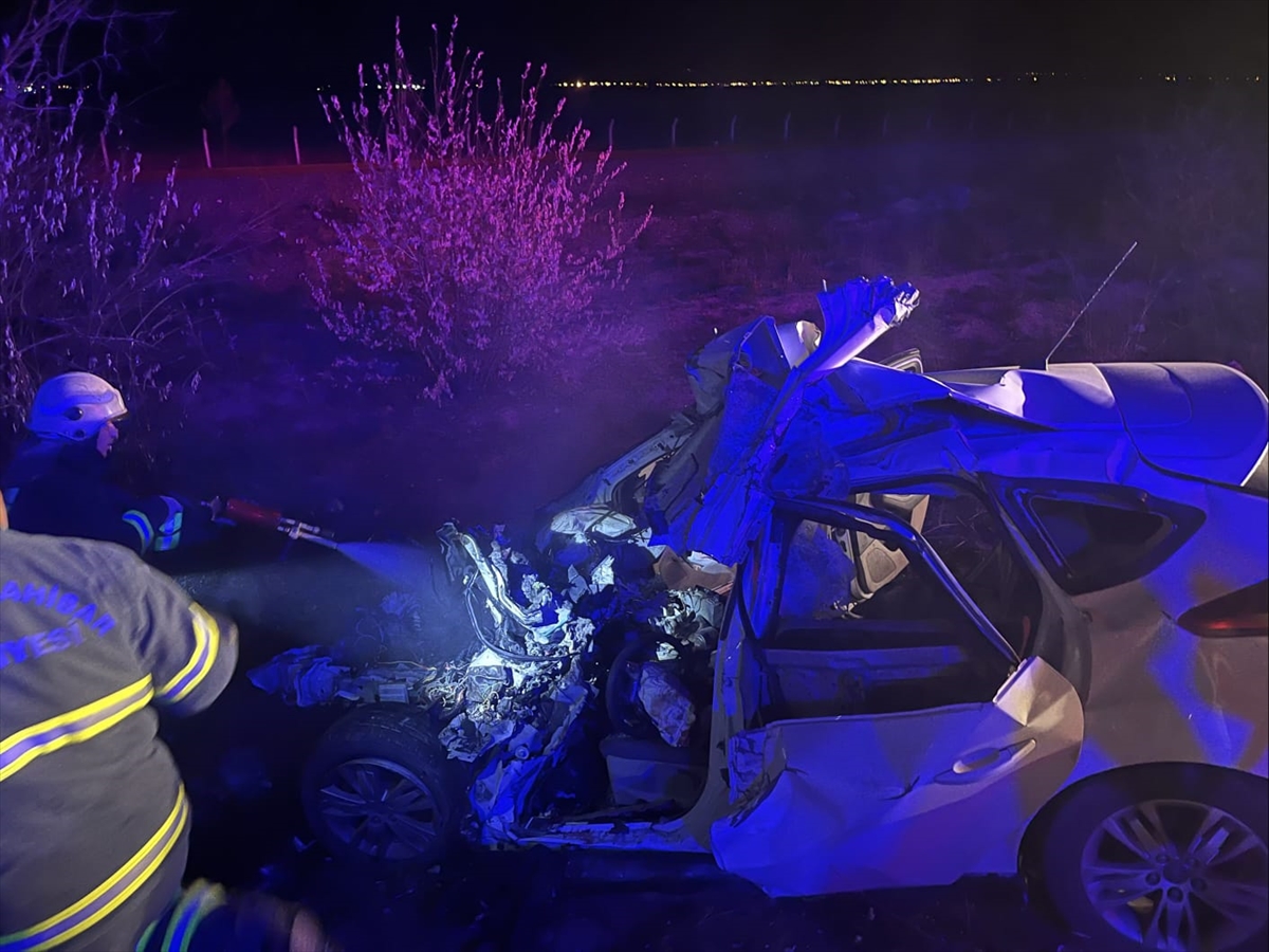 Afyonkarahisar'da beton mikseriyle çarpışan otomobilin sürücüsü hayatını kaybetti