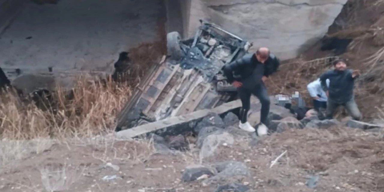 Sivas Kangal’da Otomobil Devrildi: 1 Ölü, 2 Yaralı