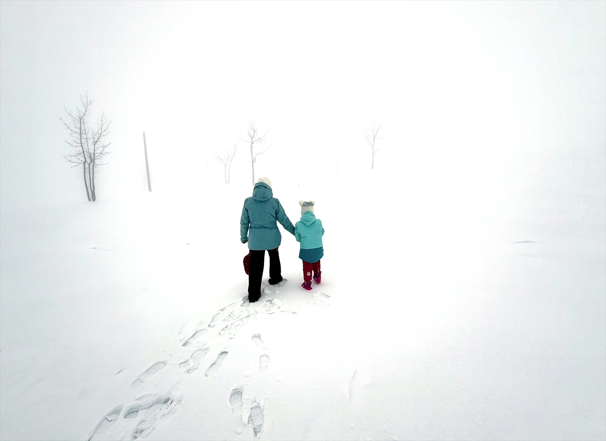 Düzce'nin 1830 rakımlı Kardüz Yaylası'na kar yağdı
