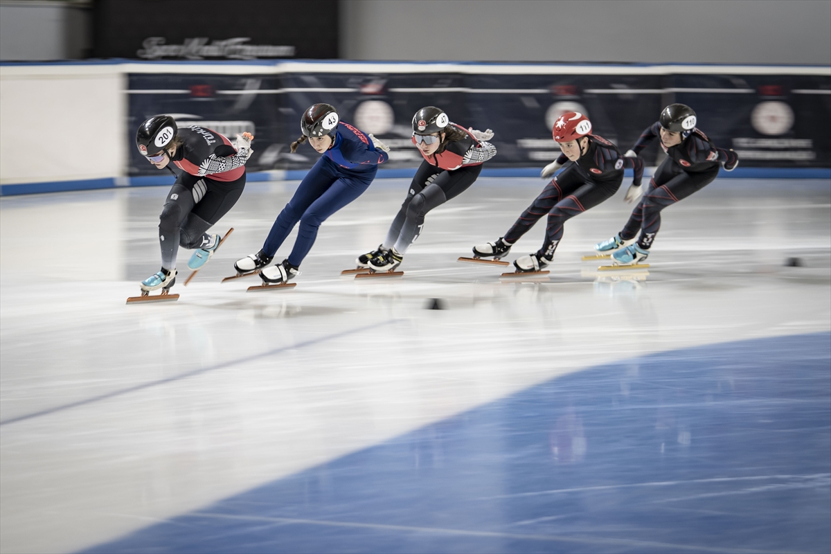 Short Track Milli Takımı, bayrak takımıyla Avrupa Şampiyonası’nda madalya peşinde