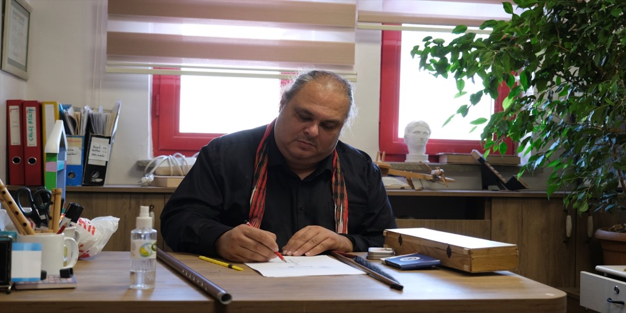 Bakan Kurum, atık malzemeleri enstrümana dönüştüren müzik öğretmeni Emrah Kaya’nın çalışmalarını paylaştı