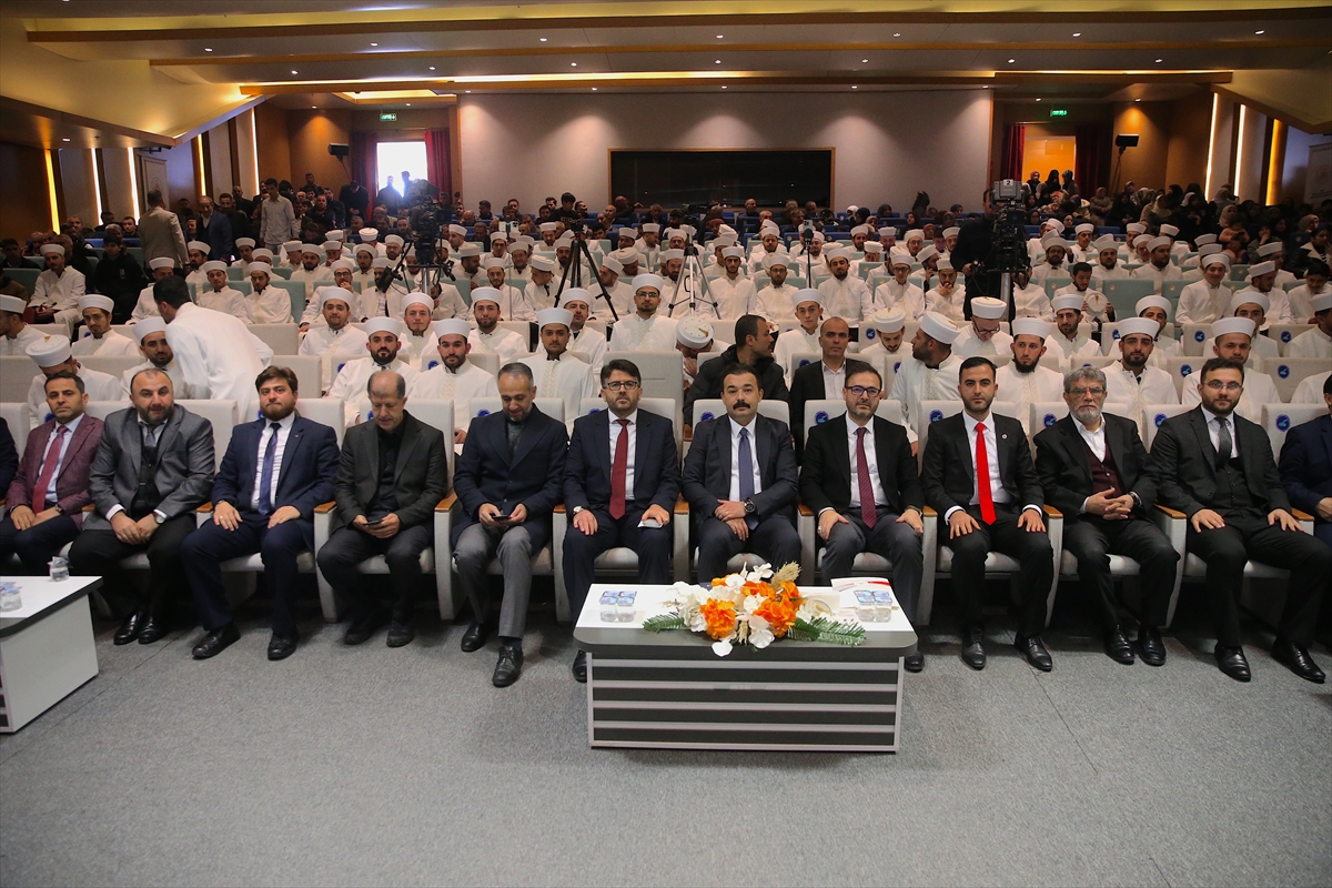 Van'da "3. Dönem Aday Din Görevlileri Mesleki Eğitimi Mezuniyet Töreni" düzenlendi