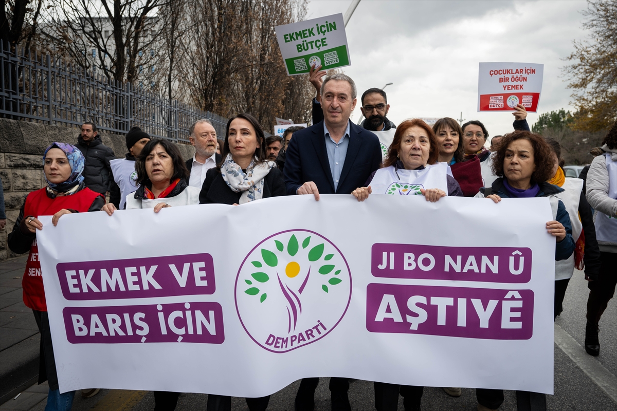 DEM Parti Eş Genel Başkanları Hatimoğulları ve Bakırhan, Ankara'daki yürüyüşe katıldı