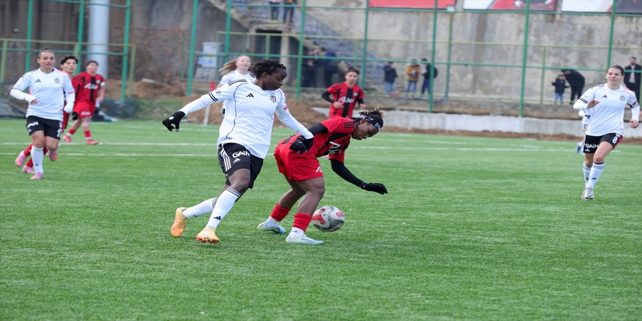 Yüksekovaspor, Turkcell Kadın Futbol Süper Ligi’nde Beşiktaş’ı 1-0 mağlup etti