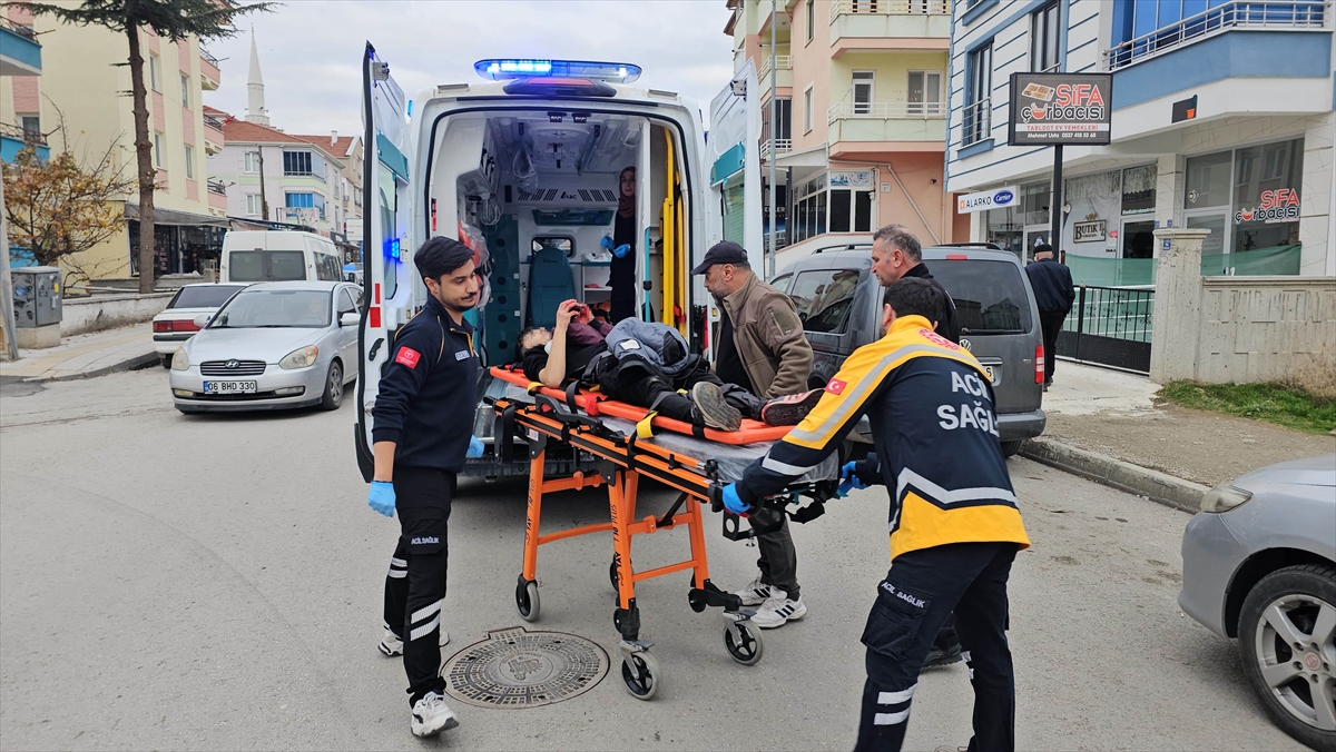 Çorum'da bir kişi bıçakla yaralandı