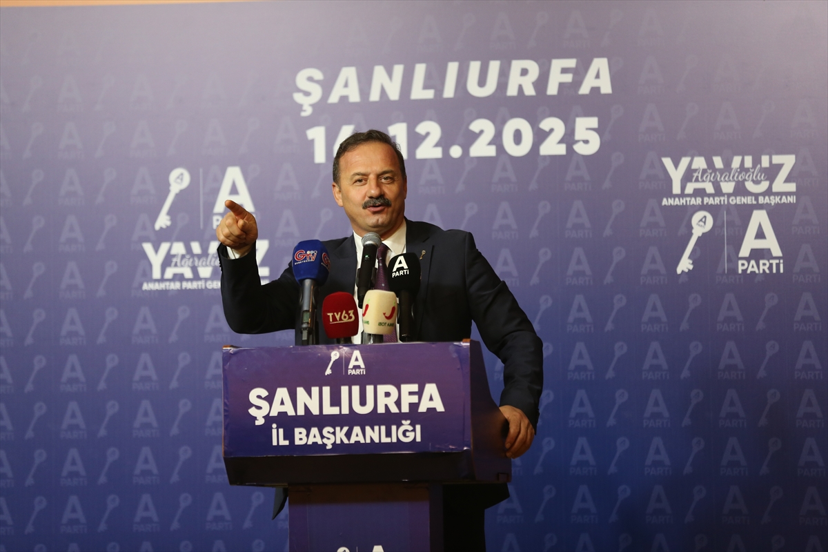 Halk buluşmaları devam ediyor. Anahtar Parti Genel Başkanı Yavuz Ağıralioğlu, Şanlıurfa'da partililerle buluştu