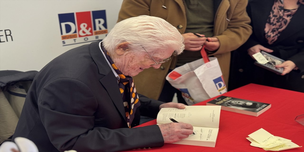 Yeşilçam’ın usta oyuncusu İzzet Günay, nehir söyleşi kitabının imza gününde okurlarıyla buluştu