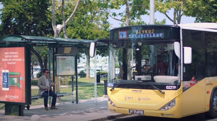 Beykoz’da Otobüs Duraklarına zarar veriyorlardı yakalandılar.