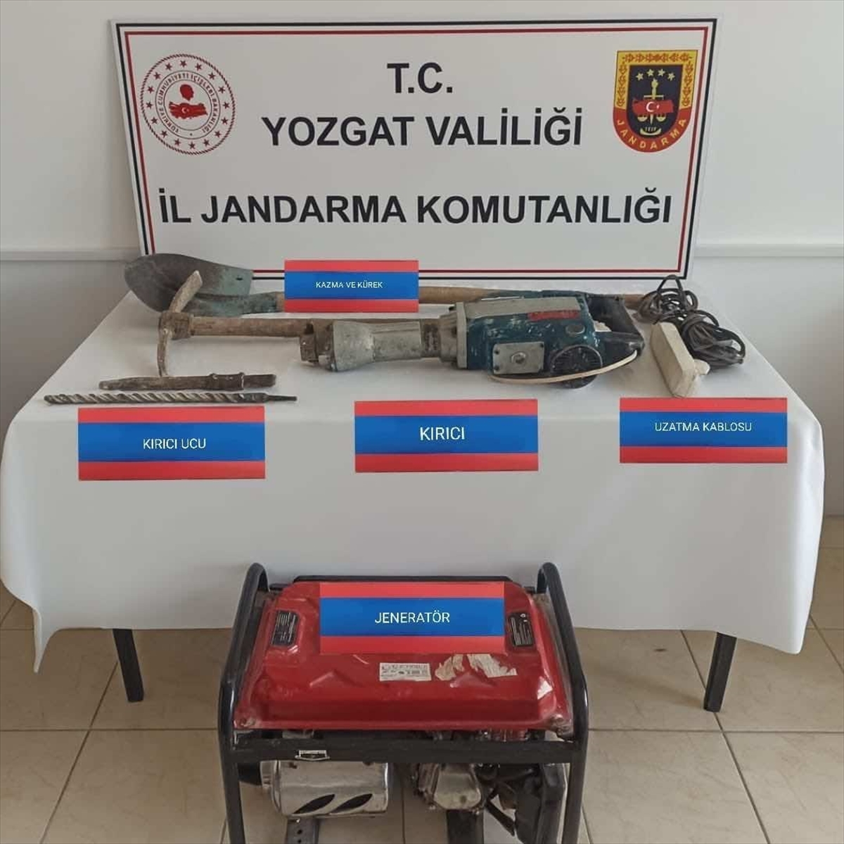 Yozgat'ta izinsiz kazı yapan 3 zanlı suçüstü yakalandı