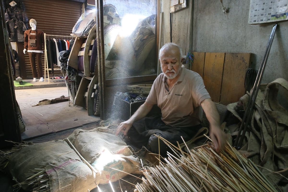 Kahramanmaraş'ta 60 yıllık semerci ustası mesleğini yaşatmaya çalışıyor