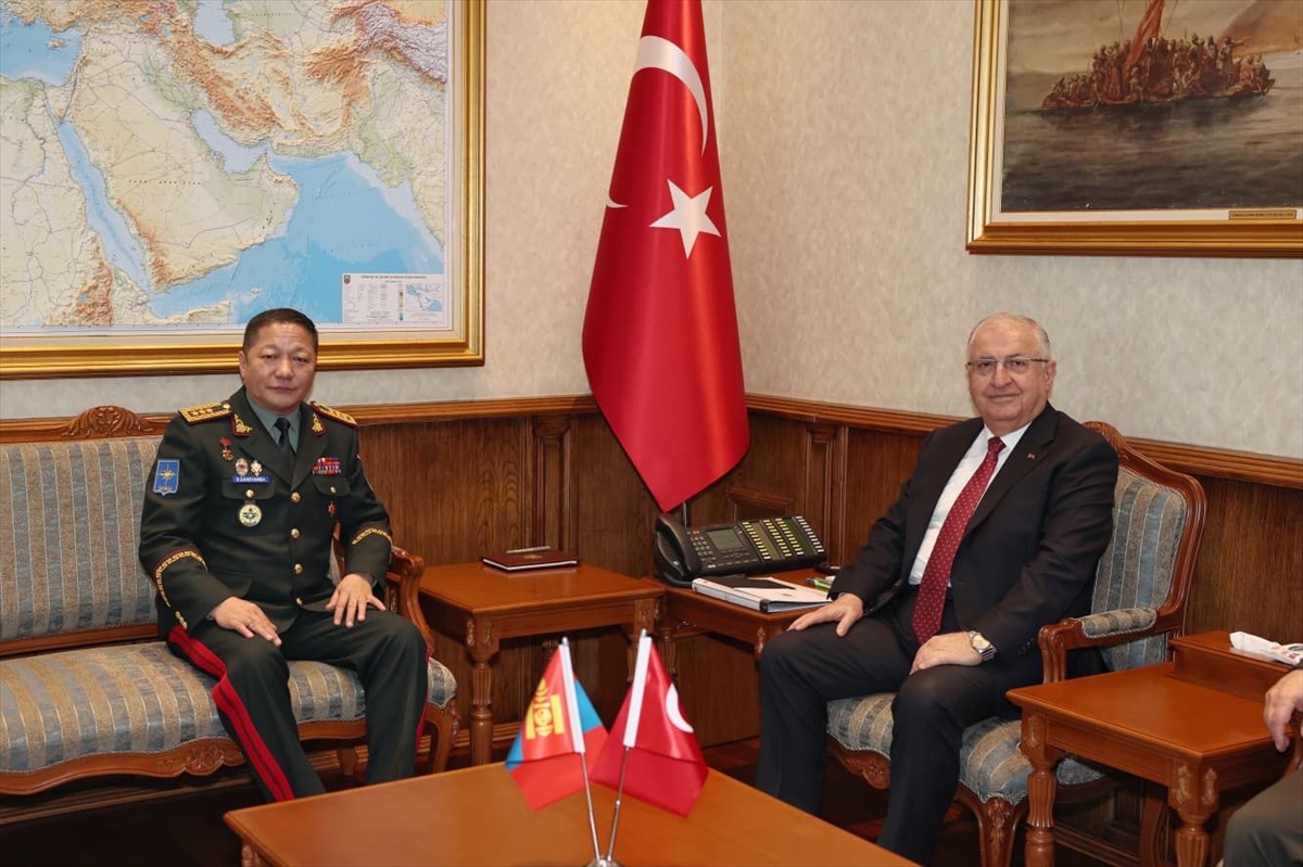 Milli Savunma Bakanı Güler, Moğolistan Genelkurmay Başkanı Korgeneral Sunrev'i kabul etti
