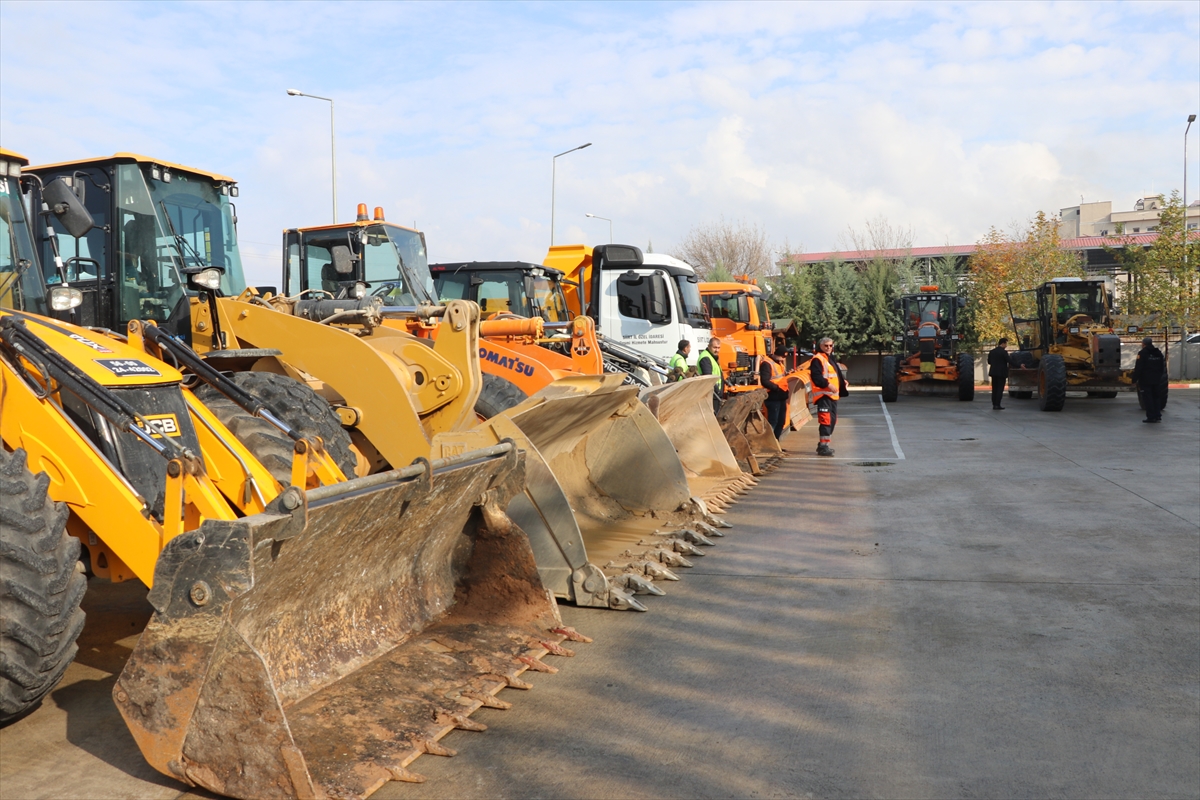 Doğu'da "kar kaplanları" kış mesaisine hazır