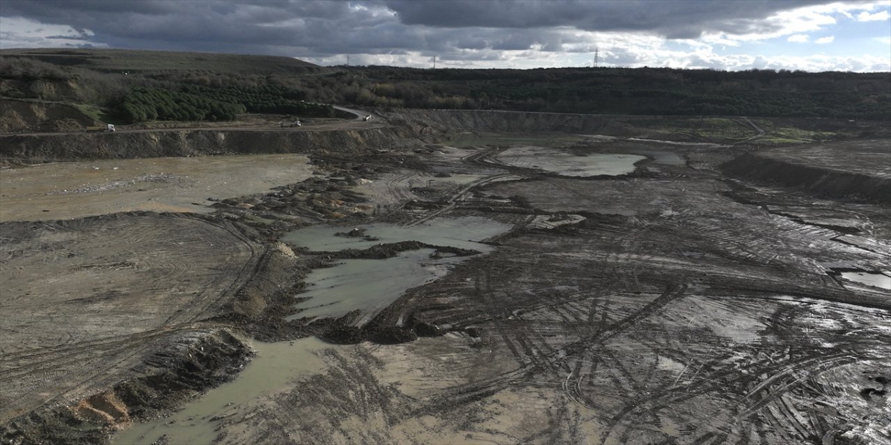 Arnavutköy’de Mavi Göl’de rehabilitasyon çalışmasının ardından doğal yaşam yok oldu