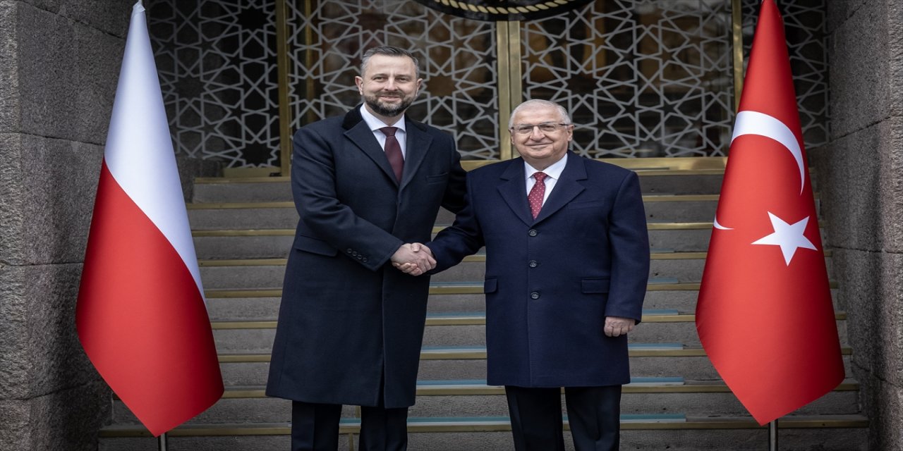 Yaşar Güler, Polonya Savunma Bakanı Kosiniak-Kamysz ile savunma iş birliği anlaşması imzaladı
