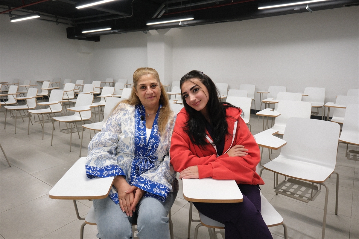 Suriyeli anne ve kızı, Türkiye'de eğitimle geleceğe tutunuyor