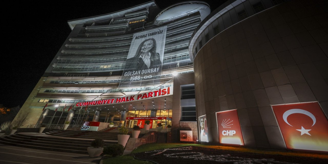 Yaşamını yitiren Şehzadeler Belediye Başkanı Gülşah Durbay’ın fotoğrafı CHP Genel Merkezine asıldı