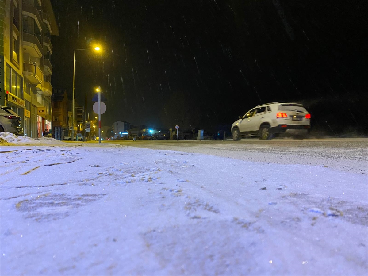 Ardahan merkezinde kar yağışı etkili oldu