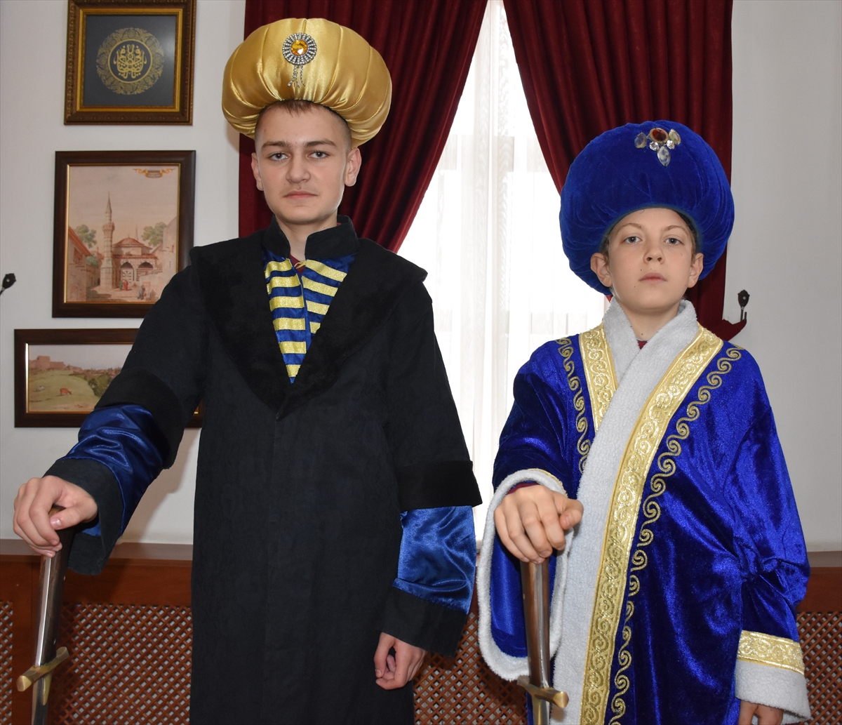 Padişahların hayatını Kanuni Sultan Süleyman Osmanlı Kültür Evi'nde öğreniyorlar