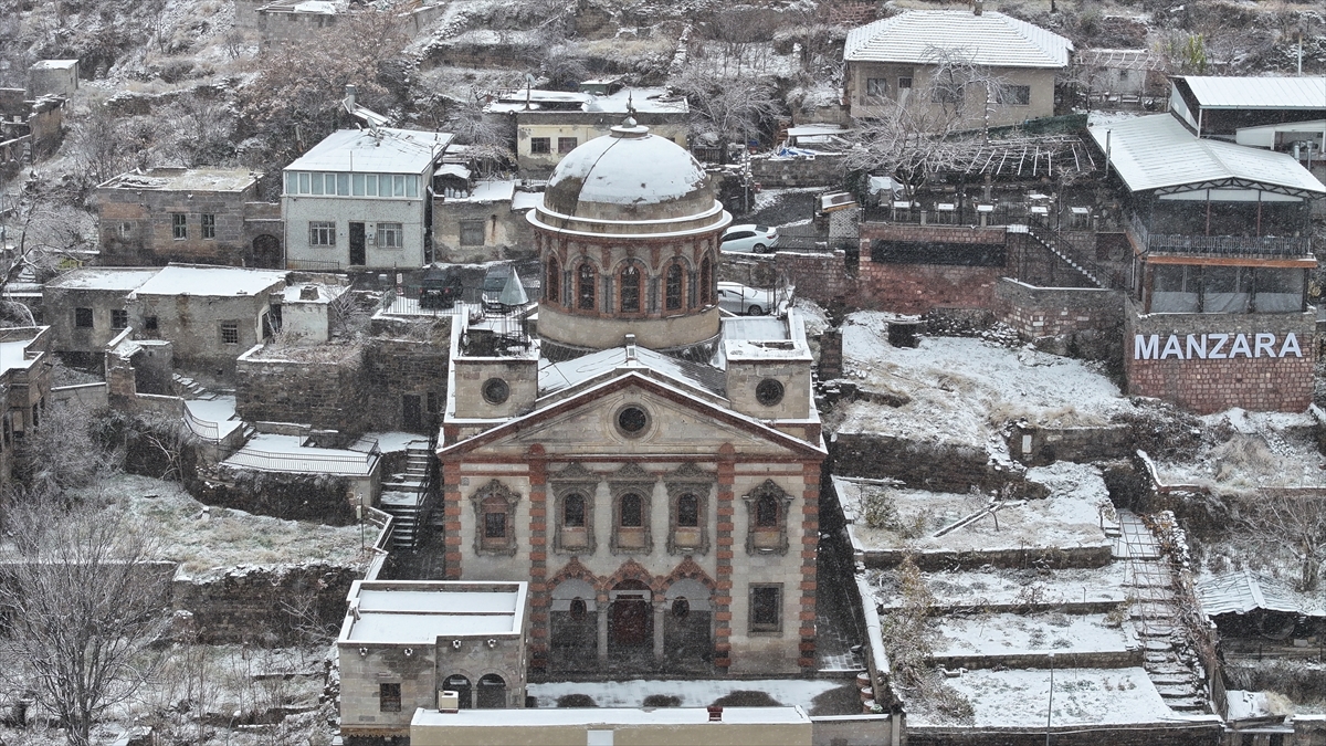 Kayseri ve Kırşehir'de kar yağışı etkili oldu