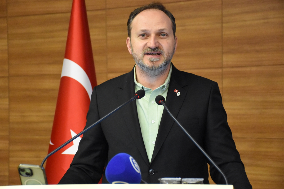 Yeşilay Genel Başkanı Mehmet Dinç Aksaray'da konferansta konuştu