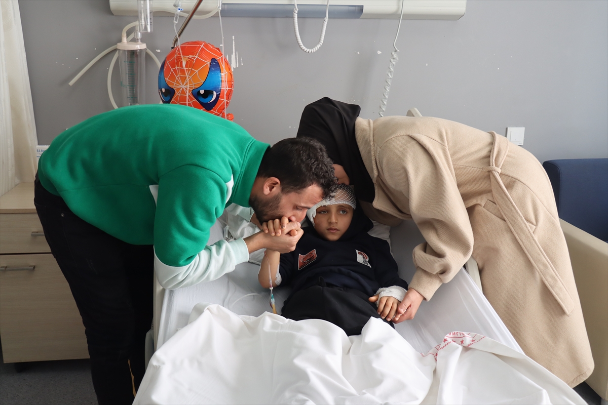 Hatay’da toprağa gömülü halde bulunan 10 yaşındaki çocuğun tedavisi sürüyor